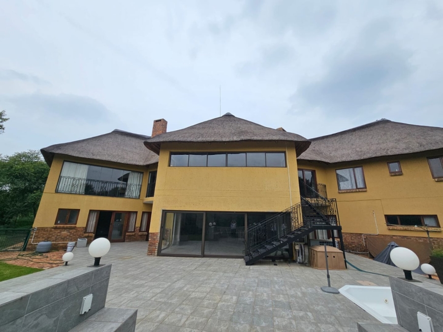 5 Bedroom Property for Sale in Boschenvaal River Front Lodges Free State